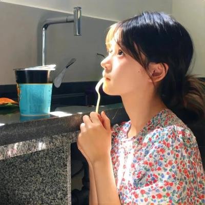 天空中的所有光 海报
